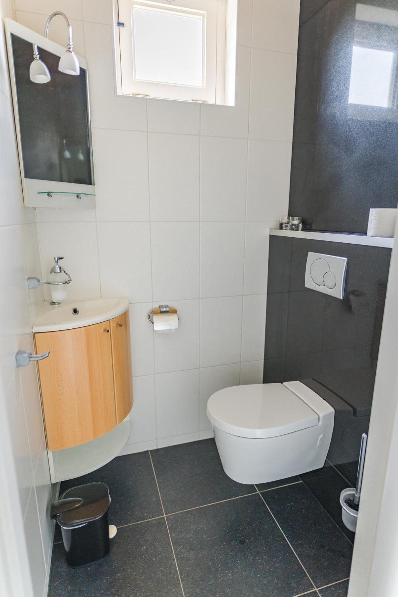 Newly Renovated Luxurious / Hottub / Sauna / 7 Bedrooms *