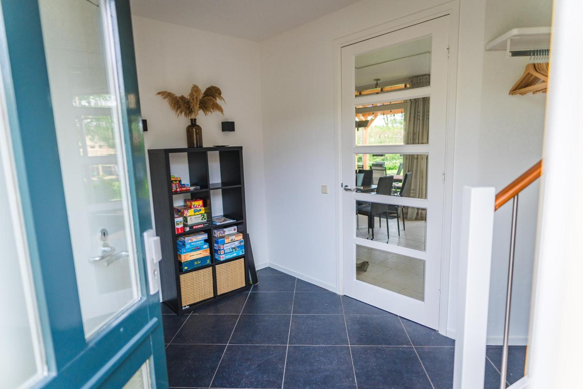 Newly Renovated Luxurious / Hottub / Sauna / 7 Bedrooms *