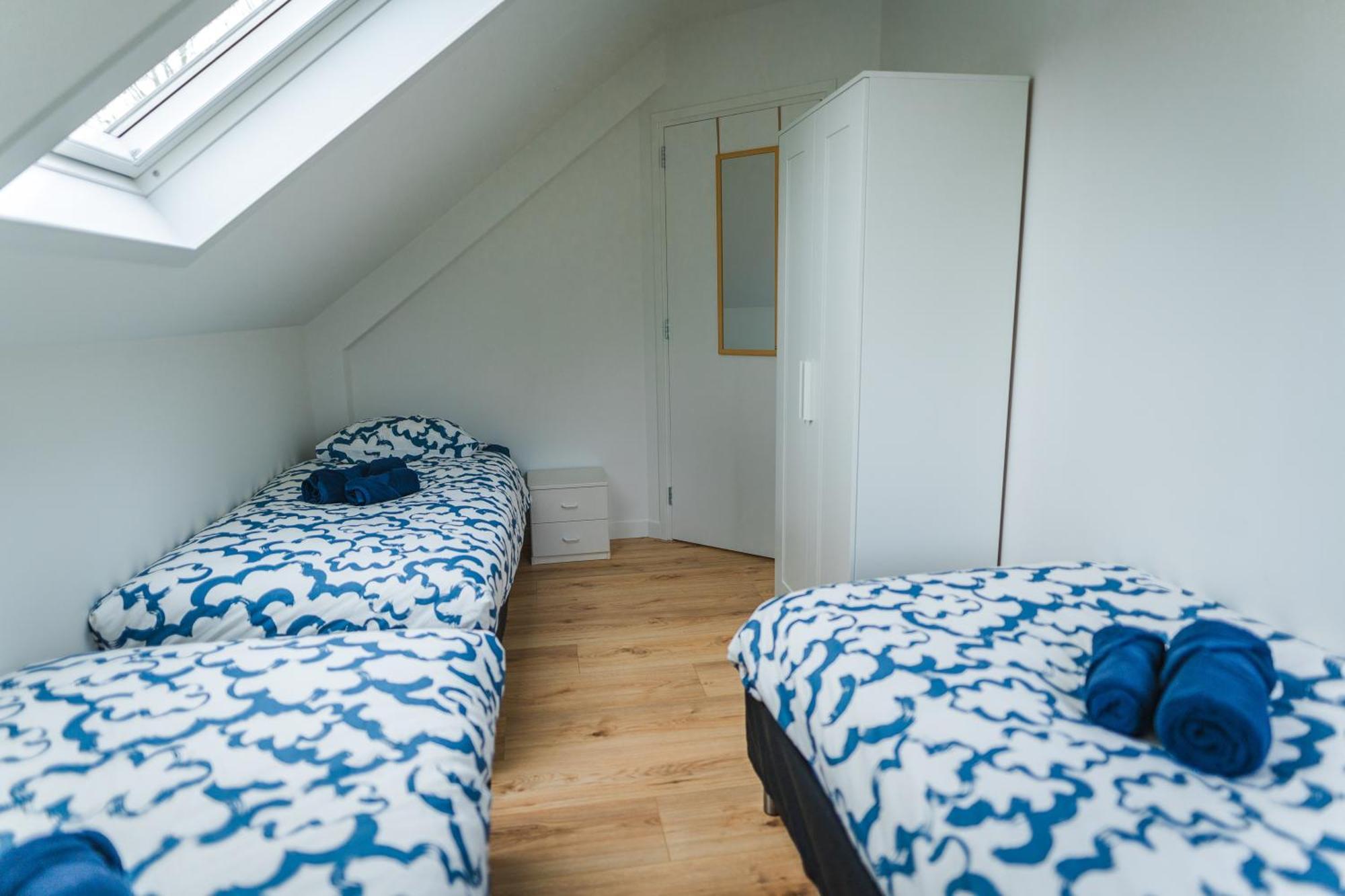 Newly Renovated Luxurious / Hottub / Sauna / 7 Bedrooms Zeewolde
