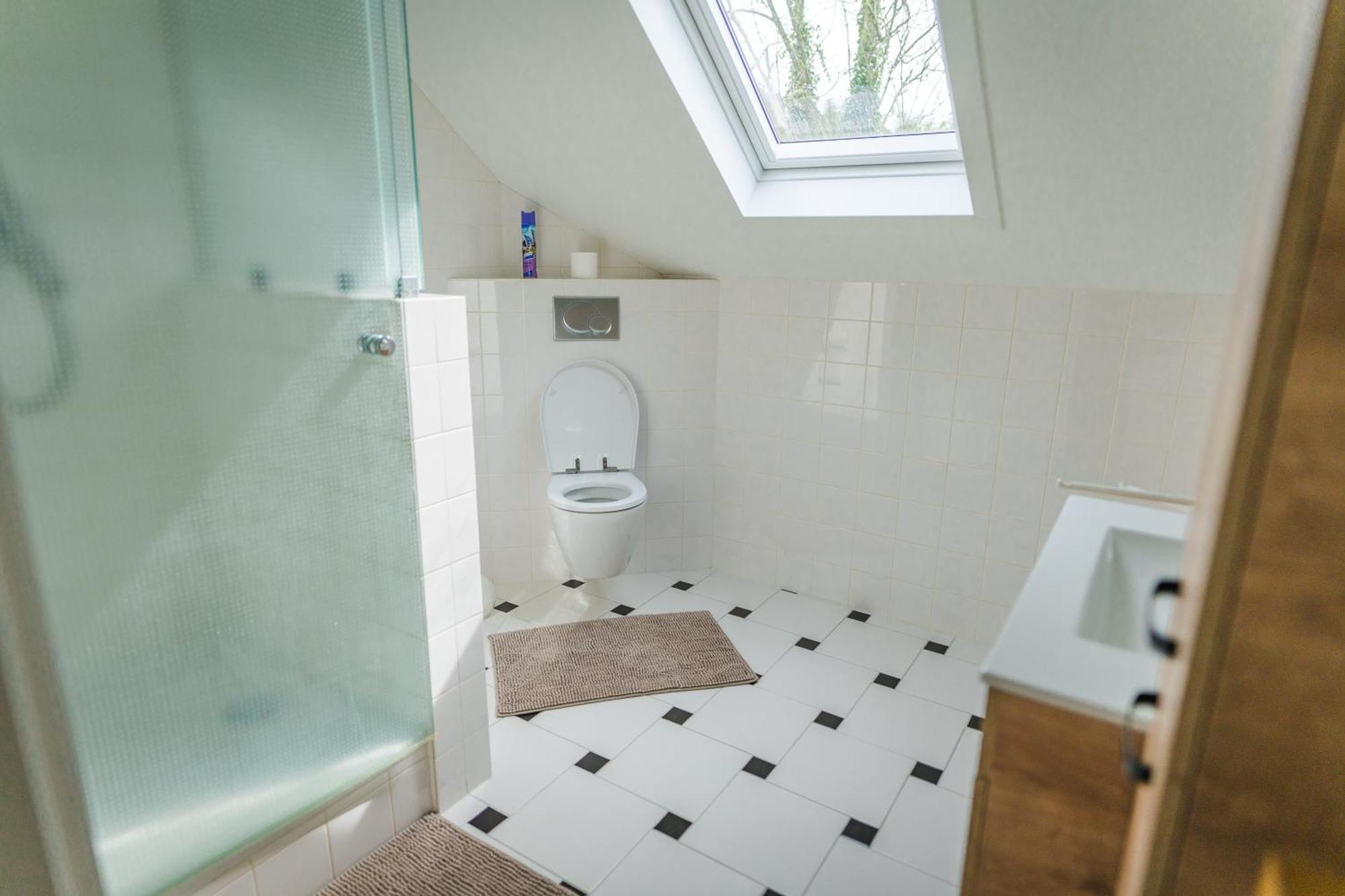 Newly Renovated Luxurious / Hottub / Sauna / 7 Bedrooms Villa