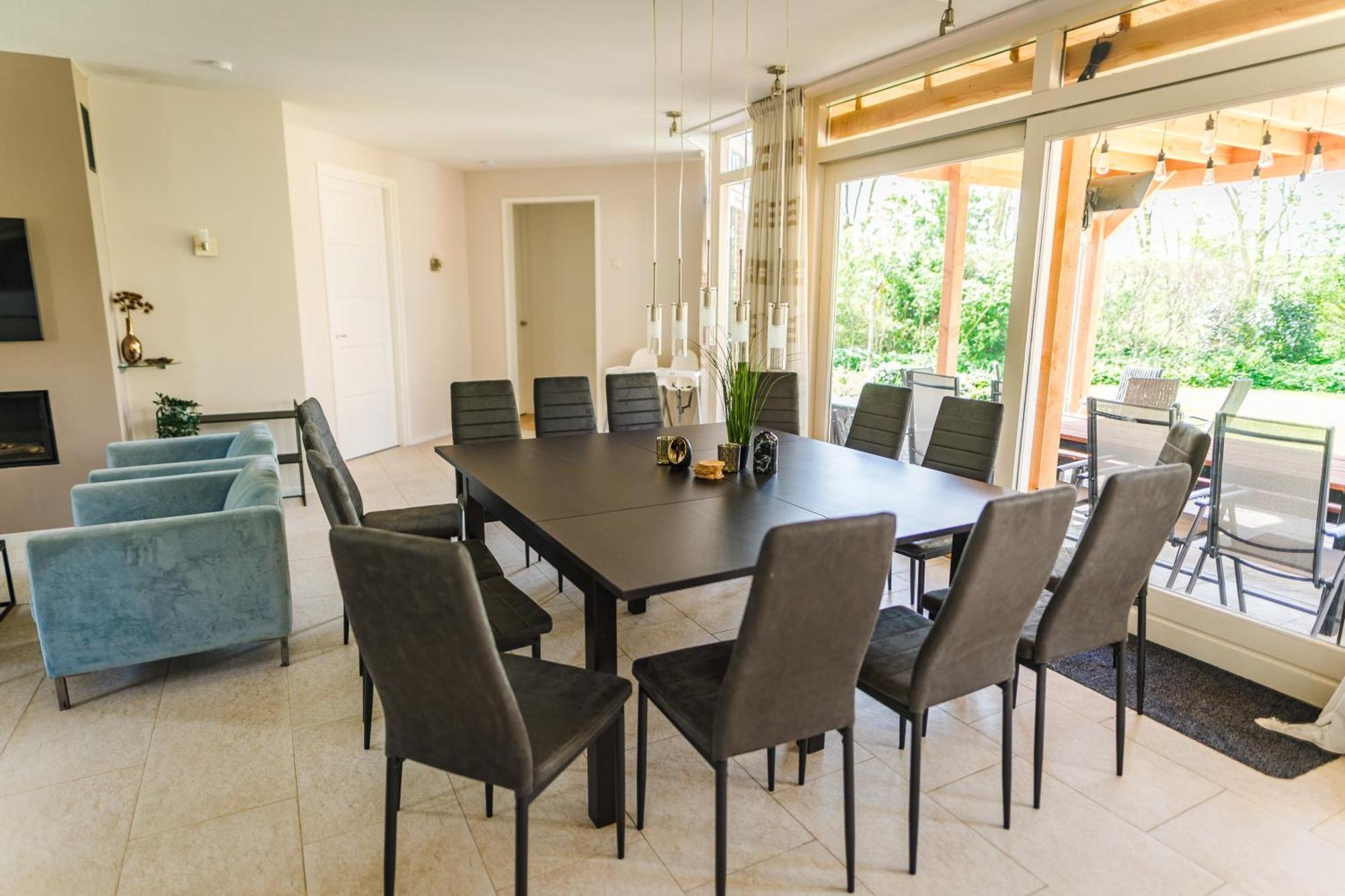 Villa Newly Renovated Luxurious / Hottub / Sauna / 7 Bedrooms *