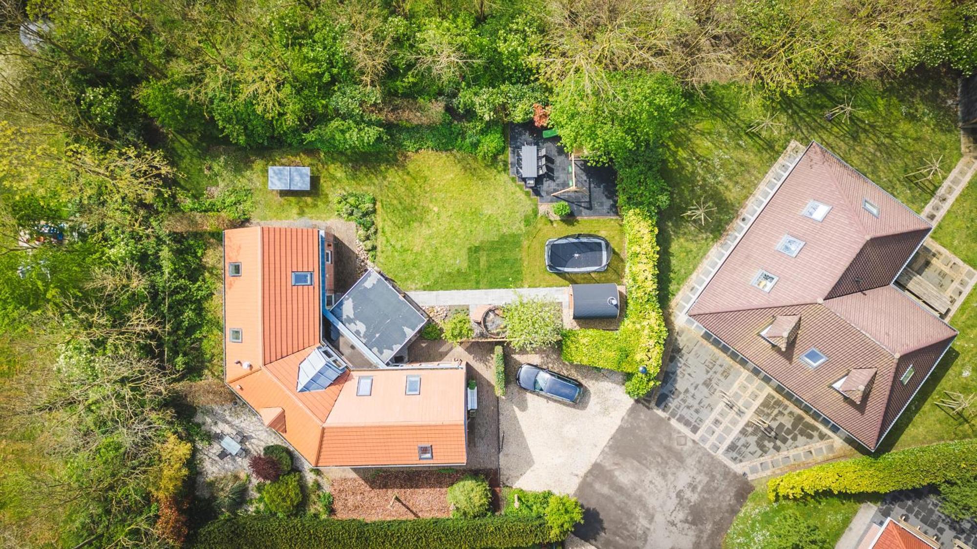 Newly Renovated Luxurious / Hottub / Sauna / 7 Bedrooms Villa