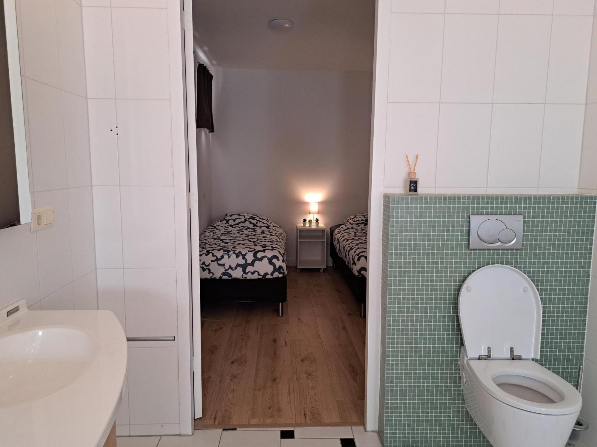 Newly Renovated Luxurious / Hottub / Sauna / 7 Bedrooms *